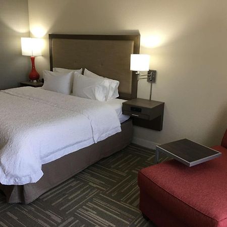 Hampton Inn Mcpherson Exterior photo