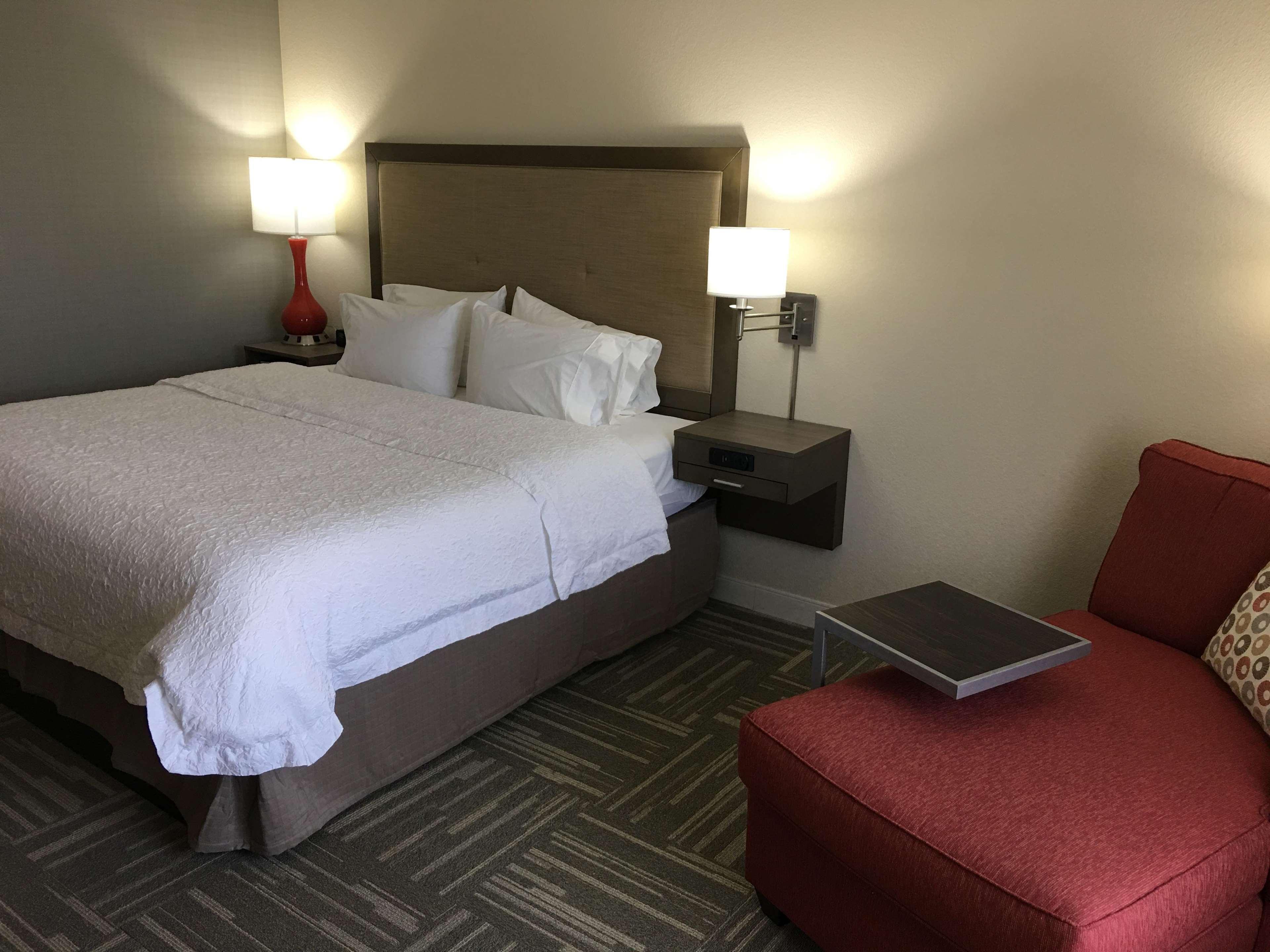 Hampton Inn Mcpherson Exterior photo