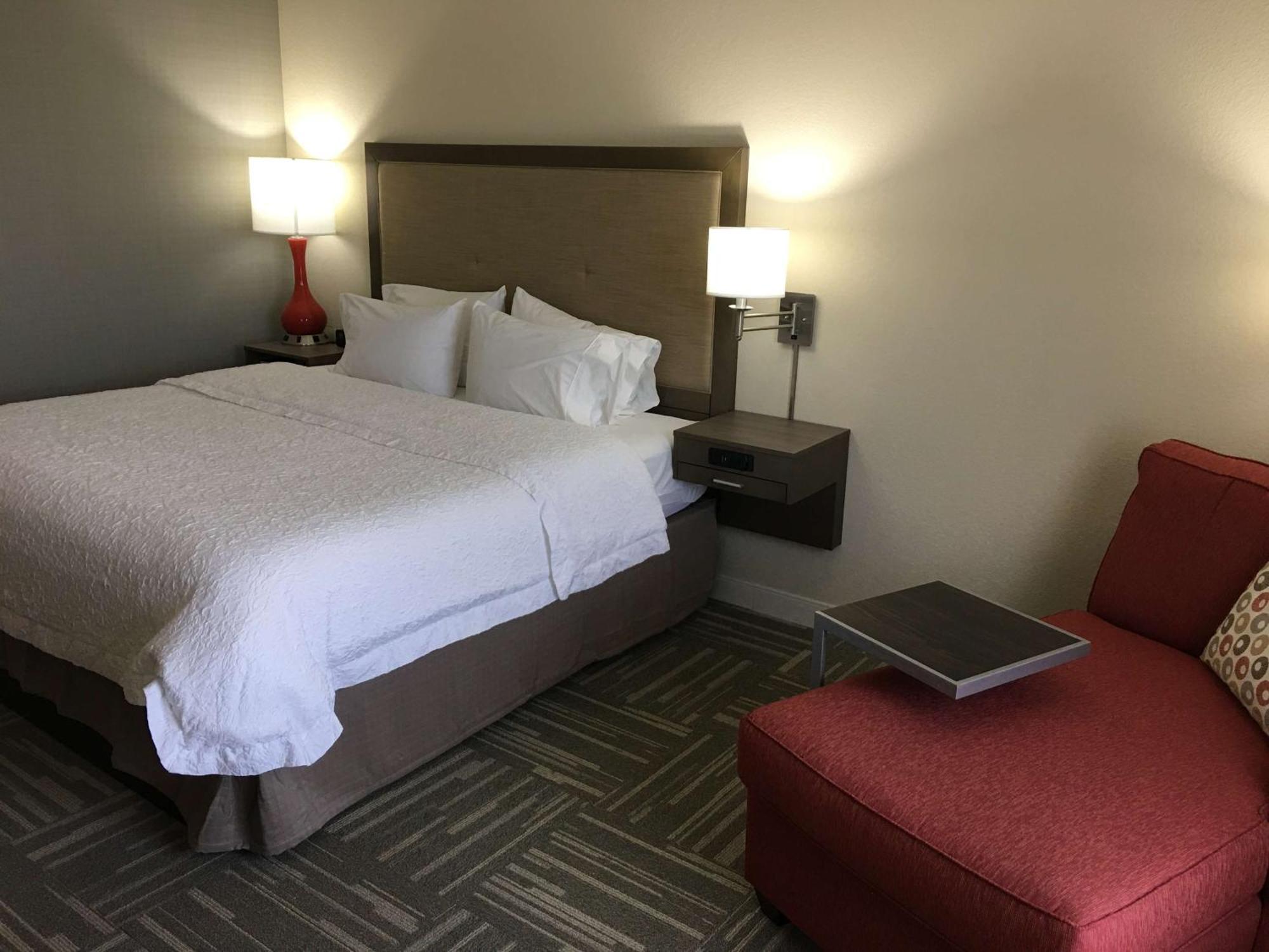 Hampton Inn Mcpherson Exterior photo