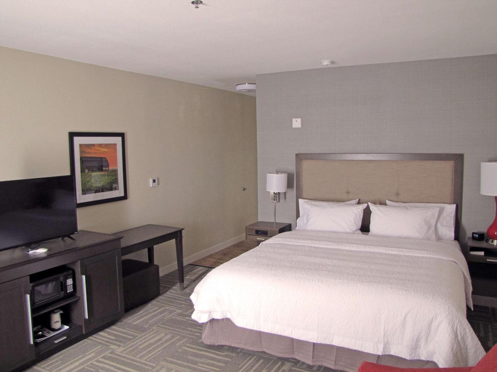 Hampton Inn Mcpherson Exterior photo