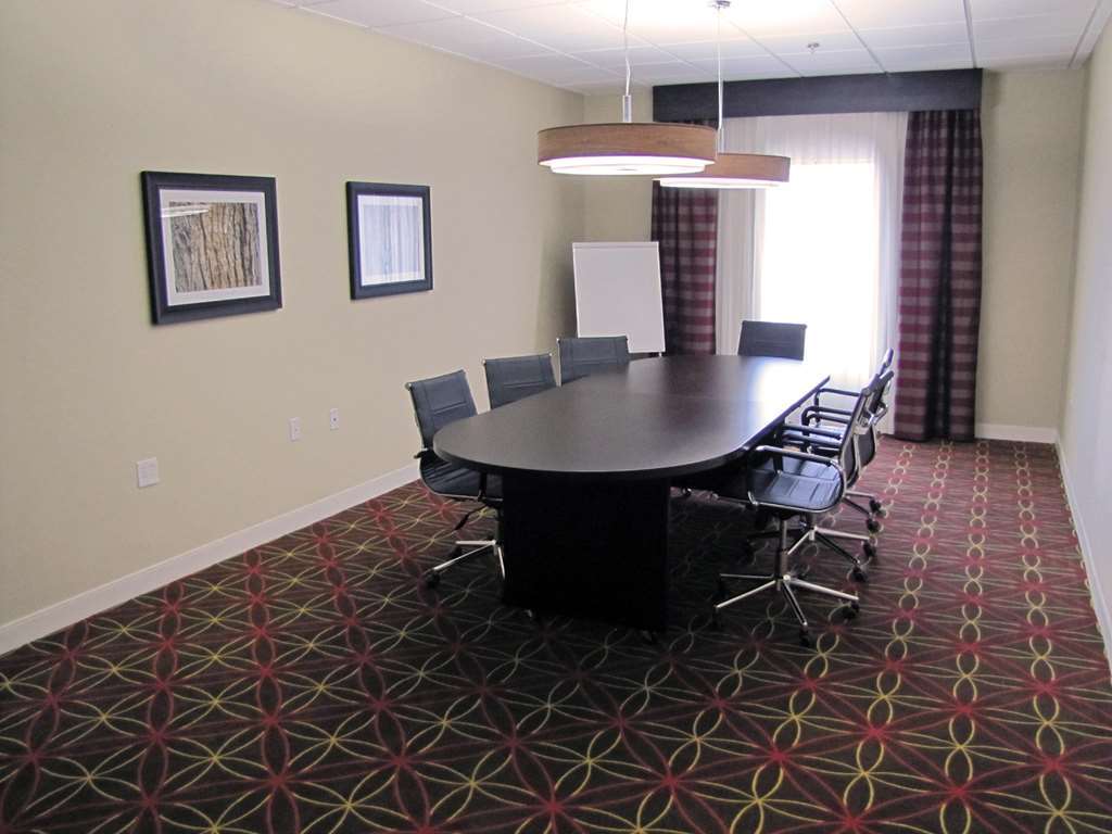 Hampton Inn Mcpherson Facilities photo